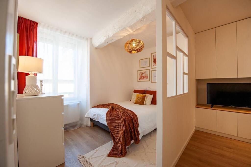 Fougères Le Cocoon - Appartement Dans Maison Du Xviieme Siecle מראה חיצוני תמונה